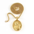 Collana in acciaio inossidabile placcata oro 18k con ciondolo ovale Madonna col Bambino - Ciondolo a Rilievo Madonna con Bambino + Catena a Perle Quadrate 3.0