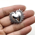Vintage gotische zilveren hart hanger met doornen krans op een witte achtergrond - Alleen hanger (geen ketting) / Zilver