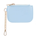 Dettaglio del portamonete in nylon azzurro con zip dorata e catenella con moschettone - Azzurro