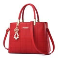 Elegante borsa a mano rossa trapuntata da donna con ciondolo di perle e finiture dorate - Borsa Singola / Borgogna