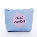 Portamonete in pelle PU azzurro con cerniera e stampa grafica Hello Everyone rosa - Triangolo Blu