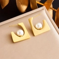 Moderne vergoldete Edelstahl-Ohrringe mit quadratischem Rahmen und einer weißen Perle - Goldene Unregelmäßige Geometrische Perlenohrringe (E5858)
