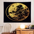 Detalle del tapiz de luna y nubes colgado en la pared con decoración acogedora - 150x150cm / Negro Oro Luna Nueva (6)