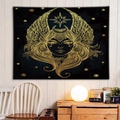 Tapisserie murale bohème avec déesse aux ailes dorées et étoiles sur fond noir - Déesse Noir Or (5)