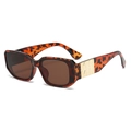 Lunettes de soleil rétro écaille de tortue avec détails métalliques dorés MNMN - Monture Écaille Verre Marron