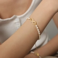 Elegante bracciale di perle d'acqua dolce con ciondolo infinito placcato in oro 18 carati - Oro