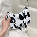 Dettaglio della borsa a spalla in bianco e nero con stampa mucca in tela di alta qualità - Stampa mucca