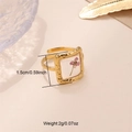 Detail of square gold ring with purple dried flower resin and adjustable band size - Gold - Square Purple Flower