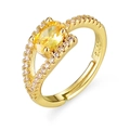Macro-opname van S925 zilveren ring met ovale gele edelsteen en micro-pavé diamanten - Verstelbaar Open / Goud