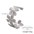 Silberfarbene florale Manschette mit geätzten Blütenblättern und offenem Design - Z101 - Stahlfarbe