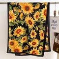 Détail de l'imprimé tournesol sur foulard en soie noire avec finitions de bordure de qualité - 66*178cm / Naturel Avec Bord Noir