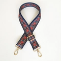 Dettaglio tracolla intrecciata floreale stile boho con ganci in metallo dorato - Dente di Leone (Gancio Dorato)