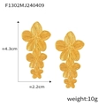 Boucles d'oreilles fleurs dorées en métal brossé avec des accents de perles vintage - F1302-Triple Fleur Superposée / Or