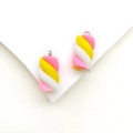 Zwei süße Marshmallow-Anhänger aus Harz in Pink und Gelb mit Metallösen für DIY-Schmuck - 1 Stück Rosa Marshmallow / 9x17mm