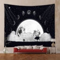 Vista detallada del tapiz de pared grande con fases lunares y estrellas en blanco y negro - GT102033 / 73X95CM (Cepillado Transfronterizo)