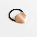 Minimalist elastic hair tie featuring a rose gold brushed metal heart-shaped ornament - Metal / Heart Rose Gold