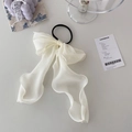Chouchou élégant en dentelle blanche avec grand nœud et longs rubans en tulle léger - Beige