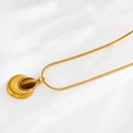 Gouden slangencollier met schelphanger en ovale bruine tijgeroog edelsteen bedel - Amber
