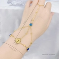 Goldenes Handkettchen mit blauen Evil-Eye-Perlen und Porträt-Münzanhänger mit Größenangaben - Münzporträt