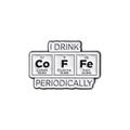 Pin esmaltado de química con elementos de Cobalto Flúor y Hierro en fondo blanco - I DRINK Co F Fe-Negro Blanco