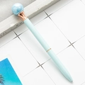 Eleganter hellblauer Perlenstift aus Metall mit roségoldener Spitze und blauer Perle - Süßigkeiten Hellblau