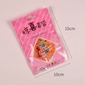 Vista dettagliata della busta sorpresa in PVC a strisce rosa con misure 10x15cm - Solo Busta per Imballaggio Vuota