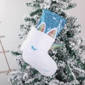 Calza di Natale a forma di unicorno bianco con paillettes blu e corno arcobaleno su albero - Blu