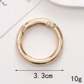Close-up of golden metal spring o-ring snap hook 3.3cm size and 10g weight details - Spring Ring / 33mm / Gold