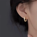 Eleganti orecchini a C in argento S999 placcati oro con trama martellata fine - Stile Perno in Argento S999 / Oro
