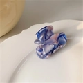 Blue marbled acetate hair claw clip with teeth on a white ceramic display plate - Blue White Gradient