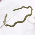 Matte grass green wavy headband with anti-slip teeth for secure and stylish hair styling - Horizontal Wave / Olive Green