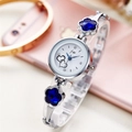 Montre quartz femme argentée élégante avec cristal floral bleu et cadran motif cœur - Bracelet Argent + Cristal Bleu Foncé