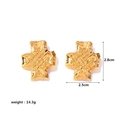 Detailweergave van gouden kruisoorbellen met textuurafwerking en afmetingen - Kruis Textuur Stijl (AJ289-A)