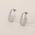 Orecchini a goccia in argento con trama a onde orizzontali e design minimalista - Color Acciaio