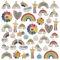 Ciondoli smaltati colorati con arcobaleno e sole su sfondo bianco per fai-da-te - Misto 40 Pezzi Serie Arcobaleno