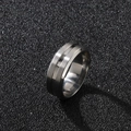 Bague homme en acier inoxydable 8mm avec finition brossée et rainure centrale polie - US 6 / Blanc