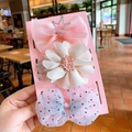 Dettaglio di tre dolci fasce per neonati con pizzo, fiocchi e decorazioni floreali - 3-01# Set di fiori beige