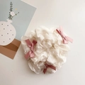 Chouchou rétro en mousseline beige à volants avec trois nœuds en satin rose - Chouchou beige avec mini nœuds