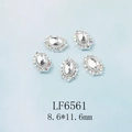 Vue macro des bijoux d'ongles ovales avec base en argent et pierres en cristal - Pierre Principale Ovale Transparente Base Argent (6561)