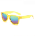 Detail of yellow transparent wayfarer sunglasses with colorful rainbow polarized lenses - Transparent Yellow/Colorful Mirror