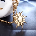 Collar vintage de acero de titanio 316L con colgante de sol dorado en cadena de caja - Con Cadena / Dorado