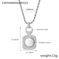 Collana in acciaio al titanio con pendente quadrato strutturato e perla sintetica - Collana di perle d'acqua dolce / Color Acciaio