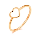 Dettaglio di un anello cavo a forma di cuore in oro rosa con finitura metallica lucida - US 6 / Oro rosa