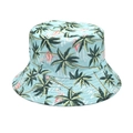 Détail d'un chapeau bob avec motifs tropicaux de cocotiers et flamants roses sur tissu bleu - M / vert clair