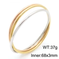 Detail of interlocked three-tone metal rings with 68mm diameter and 37g weight - Three-Color Gold Interlocking Ring Style (KB185470-LO)