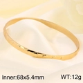Poliertes, goldvakuumbeschichtetes Armreif aus Titanstahl mit elegantem Reliefmuster - Herz-Muster Einzelner Armreif / Innen 68x5.4mm / Gold