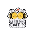 Süße Cartoon-Honigbiene Emaille-Anstecknadel mit Herz und We Bee Together Wortspiel - Zusammen Doppelbienen (QHXZ1256)