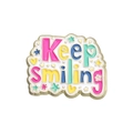 Pin Keep Smiling de esmalte con letras coloridas y borde dorado sobre blanco - Cuadro de Diálogo-KeepSmiling (QHXZ1272)