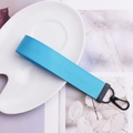 Cordon de poignet en nylon bleu vif avec fermoir en métal noir mat pour les clés - Bleu