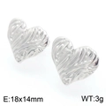 Orecchini a perno a cuore argento con texture increspata, misura 18x14mm e peso di 3g - Color Acciaio